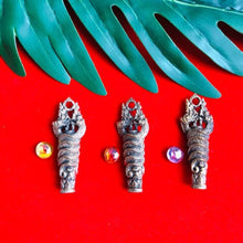 โหลดรูปภาพลงในเครื่องมือใช้ดูของ Gallery Naga Deity Amulet in Antique Brass - Choose Your Naga Gem Color 
Antique Brass
