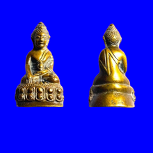 โหลดรูปภาพลงในเครื่องมือใช้ดูของ Gallery Wat Sutthas Temple Thai Amulet Coin, Buddhist Monk Inspired, Cultural Keepsake
