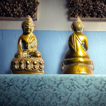 โหลดรูปภาพลงในเครื่องมือใช้ดูของ Gallery Wat Sutthas Temple Thai Amulet Coin, Buddhist Monk Inspired, Cultural Keepsake
