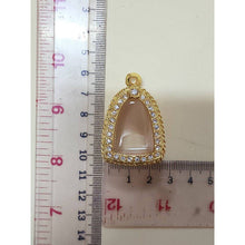 โหลดรูปภาพลงในเครื่องมือใช้ดูของ Gallery Brass Frame For Thai Amulet With White Diamond Accents And Gold Trim 
Brass Fra
