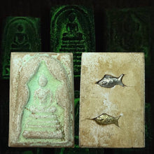 โหลดรูปภาพลงในเครื่องมือใช้ดูของ Gallery Thai Amulet Somdej Style Glow in the Dark Collectible Wat Heritage Piece 
Thai

