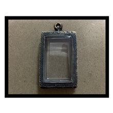 โหลดรูปภาพลงในเครื่องมือใช้ดูของ Gallery Somdej Style Thai Amulet Frame In Black Micron Gold Finish 
Thai Amulet Frame I
