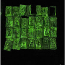 โหลดรูปภาพลงในเครื่องมือใช้ดูของ Gallery Thai Amulet Somdej Style Glow In The Dark Collectible Wat Heritage Piece 
Thai
