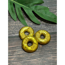โหลดรูปภาพลงในเครื่องมือใช้ดูของ Gallery Thai Amulet for Prosperity and Good Fortune, Cultural Keepsake 
Thai Amulet Coi
