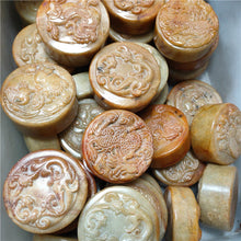 โหลดรูปภาพลงในเครื่องมือใช้ดูของ Gallery Rare Jade Gemstone Thai Amulet Collectible Cultural Keepsake 
Beautiful Jade Am
