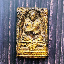 โหลดรูปภาพลงในเครื่องมือใช้ดูของ Gallery Thai Amulet Inspired by Luang Pu To Wat Rakhang Khositaram Cultural Keepsake 
S
