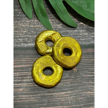 โหลดรูปภาพลงในเครื่องมือใช้ดูของ Gallery Thai Amulet For Prosperity And Good Fortune, Cultural Keepsake 
Thai Amulet Coi
