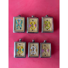 โหลดรูปภาพลงในเครื่องมือใช้ดูของ Gallery Bee-Inspired Thai Amulet Necklace for Cultural Keepsake and Collectible Use
