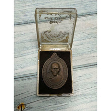 โหลดรูปภาพลงในเครื่องมือใช้ดูของ Gallery Thai Amulet Coin Buddhist Monk Pasathiko, Wat Phaya Thai, With Origi
