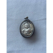 โหลดรูปภาพลงในเครื่องมือใช้ดูของ Gallery Amulet Coin Luang Pu Hong, Alpaca Metal With Silver Frame 
Thai Bud
