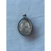 โหลดรูปภาพลงในเครื่องมือใช้ดูของ Gallery Amulet Coin Of King Rama V, Chulalongkorn, Wat Ceremony Edition, Thai Collectibl
