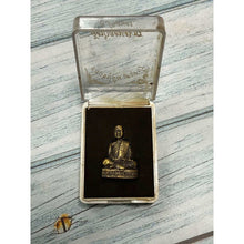 โหลดรูปภาพลงในเครื่องมือใช้ดูของ Gallery Amulet Coin Buddhist Monk From Wat Pa Udom Somporn With Original Box
