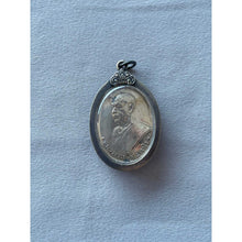 โหลดรูปภาพลงในเครื่องมือใช้ดูของ Gallery Buddhist Monk Inspired Thai Amulet Coin, Alpakka Material, 2507, Wat Ceremony Ed
