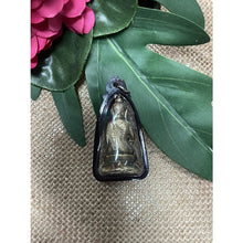 โหลดรูปภาพลงในเครื่องมือใช้ดูของ Gallery Thai Amulet In Metal With Waterproof Frame For Cultural Keepsake 
Thai Amulet C
