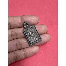 โหลดรูปภาพลงในเครื่องมือใช้ดูของ Gallery Thai Amulet Somdej Style Pendant Old Metal Collectible Cultural Keepsake 
Thai
