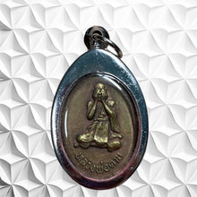 โหลดรูปภาพลงในเครื่องมือใช้ดูของ Gallery Thai Amulet Buddhist Monk From Wat Makhamriang Cultural Keepsake 
S
