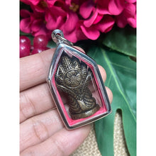โหลดรูปภาพลงในเครื่องมือใช้ดูของ Gallery Thai Amulet Of Buddhist Monk With Stainless Steel Frame 
Thai Amulet Coin Inspi
