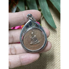 โหลดรูปภาพลงในเครื่องมือใช้ดูของ Gallery Thai Amulet Coin Buddhist Monk, Somdej Style, Wat Prasat, Stainless
