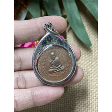โหลดรูปภาพลงในเครื่องมือใช้ดูของ Gallery Buddhist Monk Inspired Thai Amulet Coin From Wat Khongkharam, First Edition

