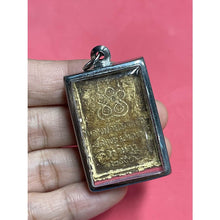โหลดรูปภาพลงในเครื่องมือใช้ดูของ Gallery Thai Amulet Buddhist Monk Wat Petch Samut Year 16 Cultural Keepsake
