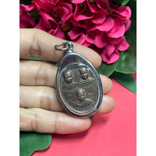 โหลดรูปภาพลงในเครื่องมือใช้ดูของ Gallery Buddhist Monk Inspired Amulet Coin Thai Amulet Collectible Wat Ceremony Edition
