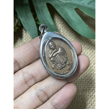 โหลดรูปภาพลงในเครื่องมือใช้ดูของ Gallery Buddhist Monk Inspired Thai Amulet Coin From Wat Ban Rai 38 Cultural Keepsake
