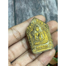 โหลดรูปภาพลงในเครื่องมือใช้ดูของ Gallery Buddhist Monk Inspired Thai Amulet Coin From Wat Lahan Rai 
Thai Amulet Coin In
