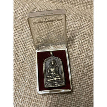 โหลดรูปภาพลงในเครื่องมือใช้ดูของ Gallery Buddhist Monk Inspired Thai Amulet Coin From Wat Kamphaeng, Model 1, 2468 
Thai
