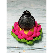 โหลดรูปภาพลงในเครื่องมือใช้ดูของ Gallery Coconut Shell Carving Amulet

Rahu Moon Amulet

Three-Faced Thai Amulet
