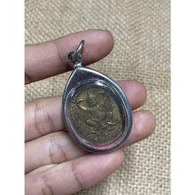 โหลดรูปภาพลงในเครื่องมือใช้ดูของ Gallery Chulalongkorn Amulet Coin With Stainless Steel Frame - Thai Buddhist Collectible
