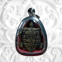 โหลดรูปภาพลงในเครื่องมือใช้ดูของ Gallery Buddhist Monk Inspired Thai Amulet Coin In Stainless Steel Frame 
Thai Amulet C

