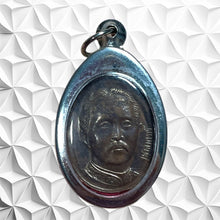 โหลดรูปภาพลงในเครื่องมือใช้ดูของ Gallery Thai Amulet Somdej Style Buddhist Monk Wat Chulalongkorn Collectible
