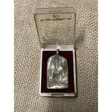 โหลดรูปภาพลงในเครื่องมือใช้ดูของ Gallery Buddhist Monk Inspired Thai Amulet Coin From Wat Kamphaeng, Model 1, 2468 
Thai

