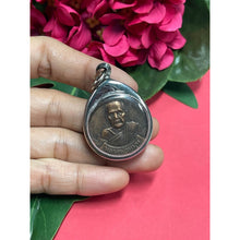 โหลดรูปภาพลงในเครื่องมือใช้ดูของ Gallery Buddhist Monk Inspired Thai Amulet Coin From Wat Ban Jan Cultural Keepsake 
Tha
