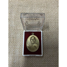 โหลดรูปภาพลงในเครื่องมือใช้ดูของ Gallery Buddhist Monk Inspired Amulet Coin From Wat Bo Sot Pho Thong Temple 
Thai Amule
