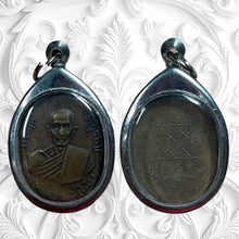 โหลดรูปภาพลงในเครื่องมือใช้ดูของ Gallery Thai Amulet Pendant Buddhist Monk Wat Pradu Chimphlee Cultural Keeps
