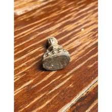 โหลดรูปภาพลงในเครื่องมือใช้ดูของ Gallery Thai Amulet Of Phra Kring Pawaret, Antique Metal, Cultural Keepsake 
Antique Me
