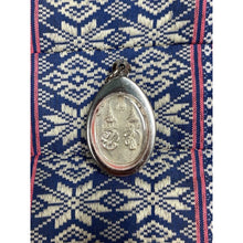 โหลดรูปภาพลงในเครื่องมือใช้ดูของ Gallery Thai Amulet Pendant Pair King And Queen With Stainless Frame 
Thai
