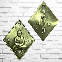โหลดรูปภาพลงในเครื่องมือใช้ดูของ Gallery Thai Amulet Luang Pu Eiam, Wat Saphan Sung, Nonthaburi 
Thai Amulet
