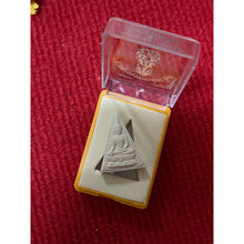 โหลดรูปภาพลงในเครื่องมือใช้ดูของ Gallery Somdej Style Nawa Ratchabopit Amulet Coin - Thai Buddhist Collectible Amulet

