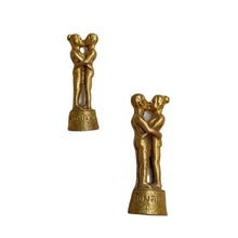 โหลดรูปภาพลงในเครื่องมือใช้ดูของ Gallery Couple Embrace Figurine, 3cm Height, Brass Material, Thai Collectible Amulet 
B
