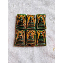 โหลดรูปภาพลงในเครื่องมือใช้ดูของ Gallery Thai Amulet Somdej Style Glass With Gemstones Wat Phra Kaew Cultural Keepsake
