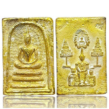 โหลดรูปภาพลงในเครื่องมือใช้ดูของ Gallery Thai Amulet Somdej Style In Wet Gold Metal From Wat Phra Kaew Cultural Keepsake

