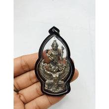 โหลดรูปภาพลงในเครื่องมือใช้ดูของ Gallery Thai Amulet of Narayana on Garuda from Wat Traimit with Water-Resistant Frame
