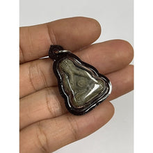 โหลดรูปภาพลงในเครื่องมือใช้ดูของ Gallery Thai Amulet Metal Piece Inspired by Buddhist Monk Wat Ban Jan Cultural Keepsake
