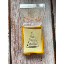 โหลดรูปภาพลงในเครื่องมือใช้ดูของ Gallery Somdej Style Nawa Ratchabopit Amulet Coin - Thai Buddhist Collectible Amulet
