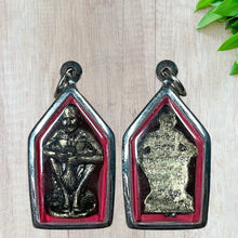 โหลดรูปภาพลงในเครื่องมือใช้ดูของ Gallery Buddhist Monk Inspired Thai Amulet Holding Rice Sheaf In Stainless Frame 
Thai
