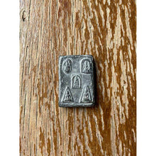 โหลดรูปภาพลงในเครื่องมือใช้ดูของ Gallery Thai Amulet Somdej Style With Gold Leaf Back - Cultural Keepsake
