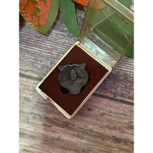 โหลดรูปภาพลงในเครื่องมือใช้ดูของ Gallery Buddhist Monk Inspired Thai Amulet With Original Box 
Thai Amulet Coin From Wat
