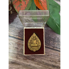 โหลดรูปภาพลงในเครื่องมือใช้ดูของ Gallery Thai Amulet Coin Buddhist Monk Wat Pradu Chim Phli Original Box

